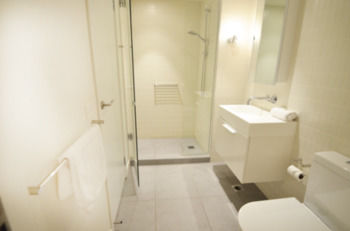 Apartments Melbourne Domain - CBD Lofts - Darwin Holiday 9