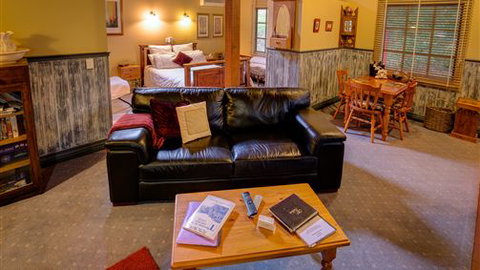 Trawool Cottages & Farmstay - Darwin Holiday 6