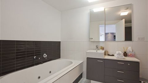 Couples Retreat Lorne Chalet - Darwin Holiday 6