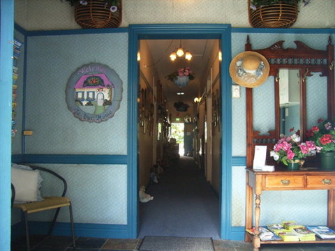 Annie's Shandon Inn - Darwin Holiday 1