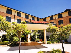 Travelodge Hotel Garden City Brisbane - Darwin Holiday 0