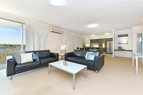 On The Bay Apartments - Darwin Holiday 3