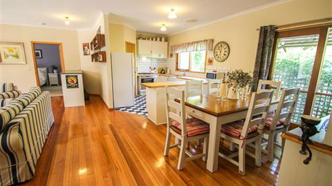 Bright Country Home - Darwin Holiday 0