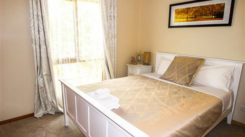 Bright Country Home - Darwin Holiday 5