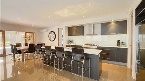 Newington Lake House - Darwin Holiday 3