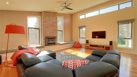 Canadian Lakehouse - Darwin Holiday 5