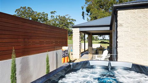 Neerim Chateau - Darwin Holiday 3