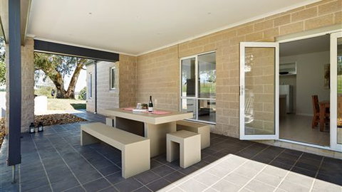 Neerim Chateau - Darwin Holiday 7