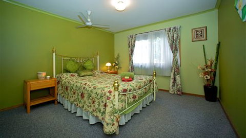 Long John Silver's Surf Retreat - Darwin Holiday 1