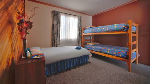 Long John Silver's Surf Retreat - Darwin Holiday 3