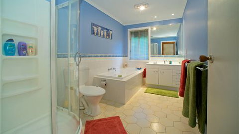 Long John Silver's Surf Retreat - Darwin Holiday 4