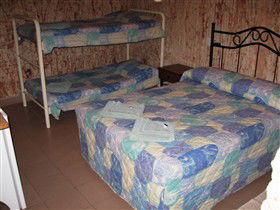 Radeka Downunder Underground Motel And Backpacker Inn - Darwin Holiday 2