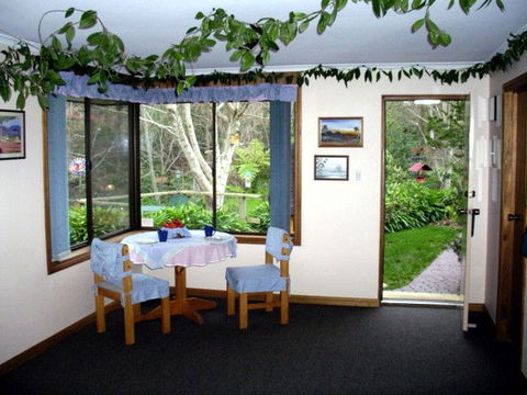 Adelaide Hills Bed & Breakfast Accommodation - Darwin Holiday 0