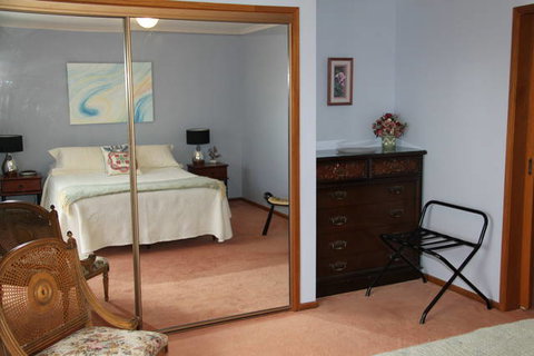 Adrienne's Place On The Hill - Darwin Holiday 1