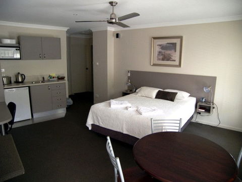 Aston Hill Motor Lodge - Darwin Holiday 0