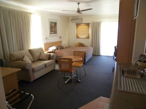 Aston Hill Motor Lodge - Darwin Holiday 3