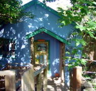 Blue Poles Cafe Gallery  BB - Darwin Holiday