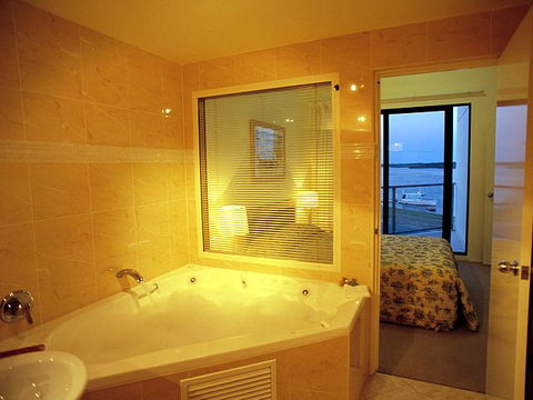 Boathouse Resort Tea Gardens - Darwin Holiday 1