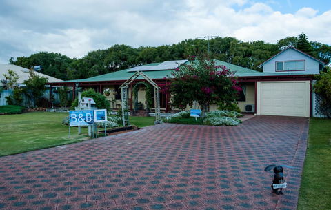 Busselton Marina Bed & Breakfast - Darwin Holiday 0