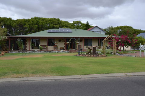 Busselton Marina Bed & Breakfast - Darwin Holiday 9