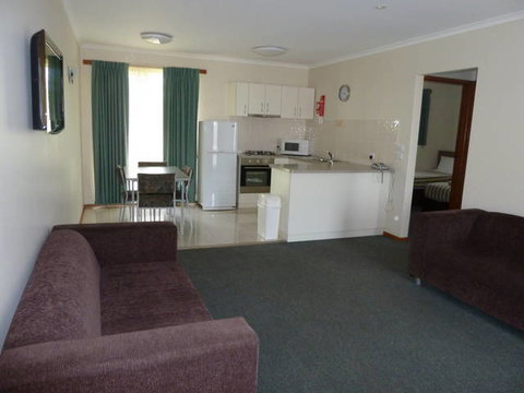 Werribee Motel & Apartments - Darwin Holiday 0