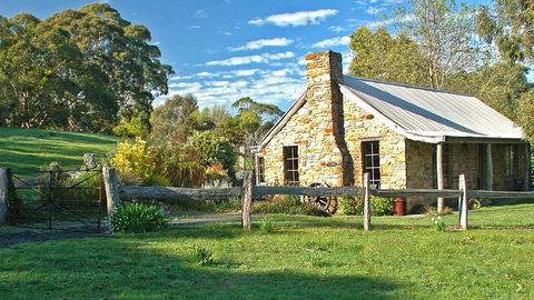 Adelaide Hills Country Cottages - Gum Tree Cottage - Darwin Holiday 3