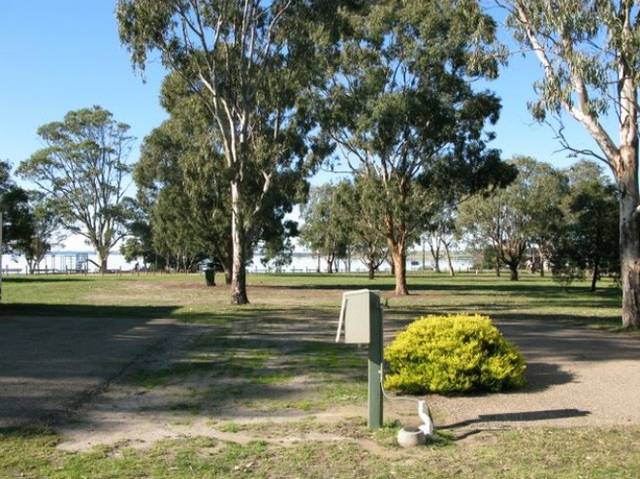 Eagle Point VIC Darwin Holiday