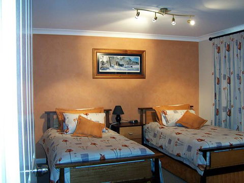 Elm Cottage - Tumut - Darwin Holiday 0