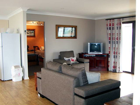 Elm Cottage - Tumut - Darwin Holiday 1
