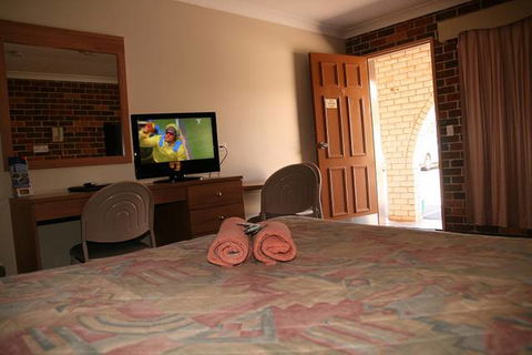 Forest Lodge Motor Inn & Restaurant - Darwin Holiday 1