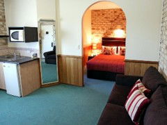 Highlander Motor Inn & Apartments - Darwin Holiday 1