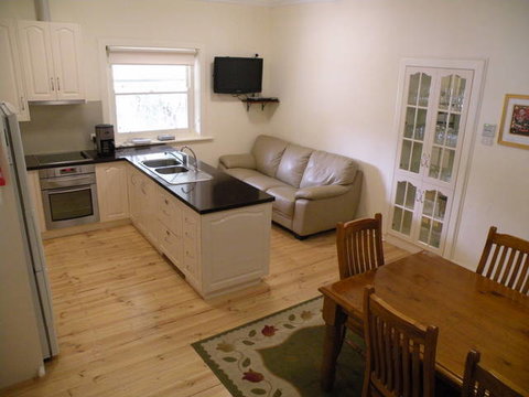 MacDonnell House (Naracoorte Cottages) - Darwin Holiday 2