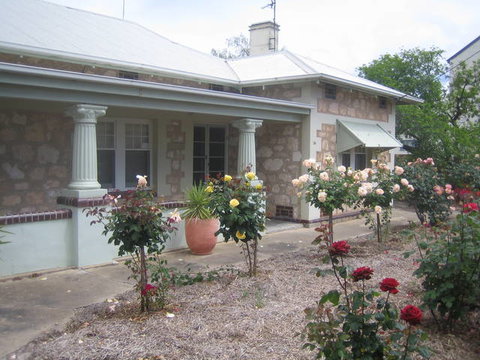 MacDonnell House (Naracoorte Cottages) - Darwin Holiday 5