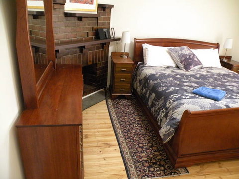 MacDonnell House (Naracoorte Cottages) - Darwin Holiday 4