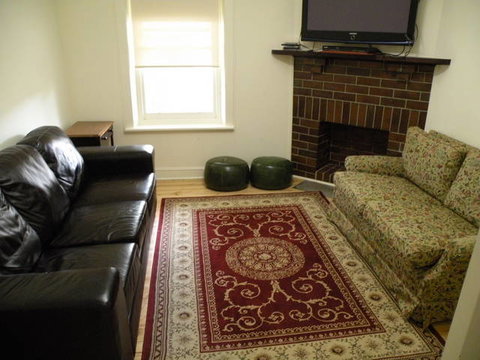 MacDonnell House (Naracoorte Cottages) - Darwin Holiday 7