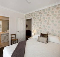 Mt Coolum Retreat 'A Bed  Breakfast' - Darwin Holiday