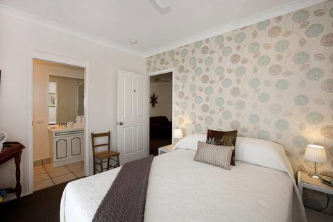 Mt Coolum Retreat 'A Bed & Breakfast' - Darwin Holiday 0