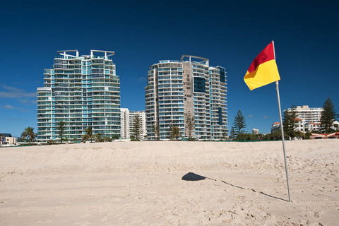 Reflections Coolangatta Beach - Darwin Holiday 4