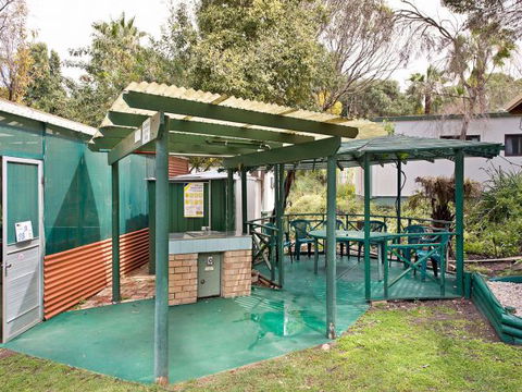 Acclaim Pine Grove Holiday Park - Darwin Holiday 6