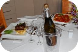 Scenic Rim View Cottages For Couples - Darwin Holiday 2