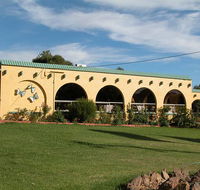 Tarcutta Halfway Motor Inn/Horse Hotel - Darwin Holiday