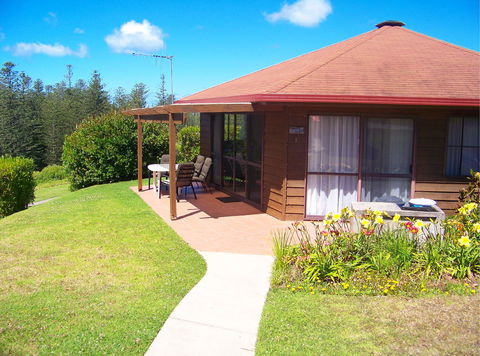 Whispering Pines - Darwin Holiday 1