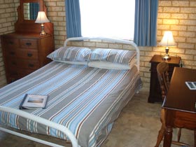 Baywatch Manor Augusta YHA - Darwin Holiday 2