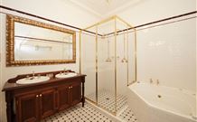 Cobb & Co Court Boutique Hotel - Darwin Holiday 5