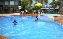Golden Chain Palm Court Motor Inn - Port Macquarie - Darwin Holiday 0
