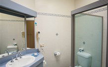 Golden Chain Palm Court Motor Inn - Port Macquarie - Darwin Holiday 2