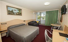 Golden Chain Palm Court Motor Inn - Port Macquarie - Darwin Holiday 3