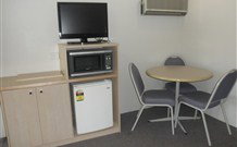 Pine Lodge Motel - Woolgoolga - Darwin Holiday 3