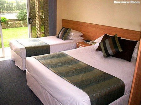 Log Cabin - Darwin Holiday 2