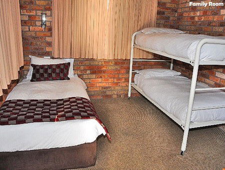Log Cabin - Darwin Holiday 3